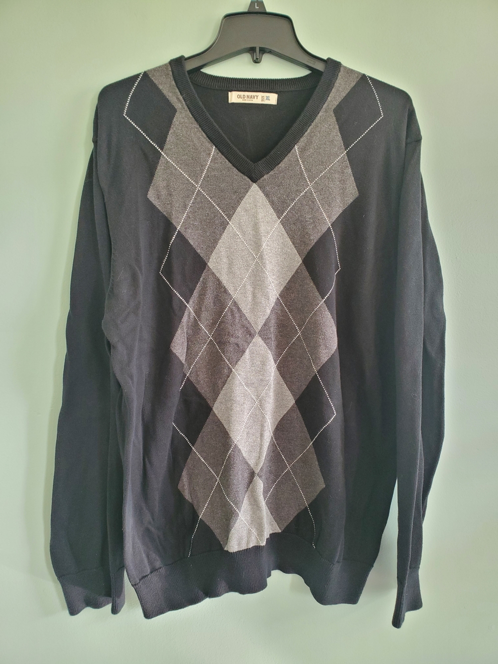 Old Navy Men's Black & Gray Argyle V-Neck Sweater